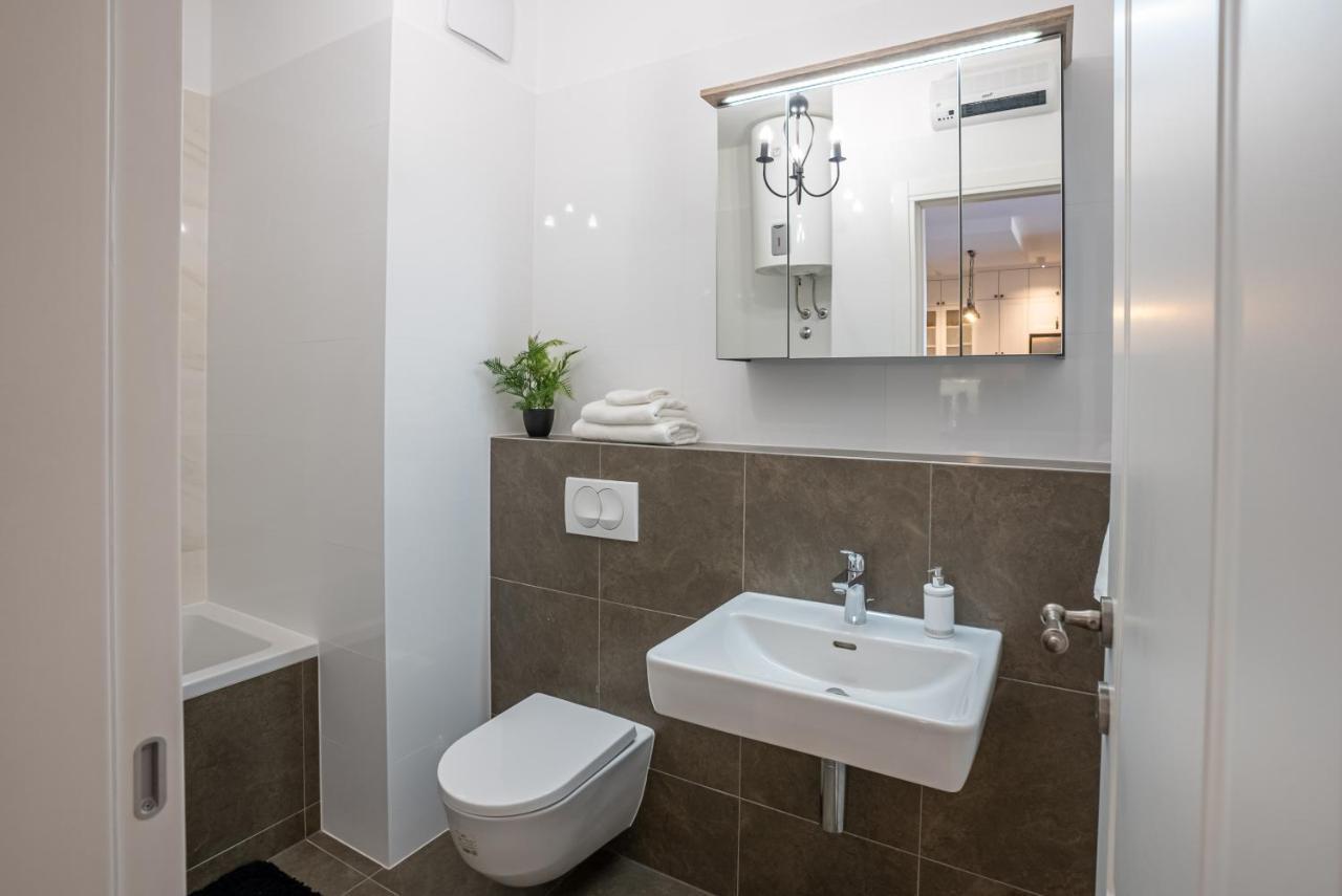 Morska Vila 6 Luxury Apartment Znjan Split Buitenkant foto